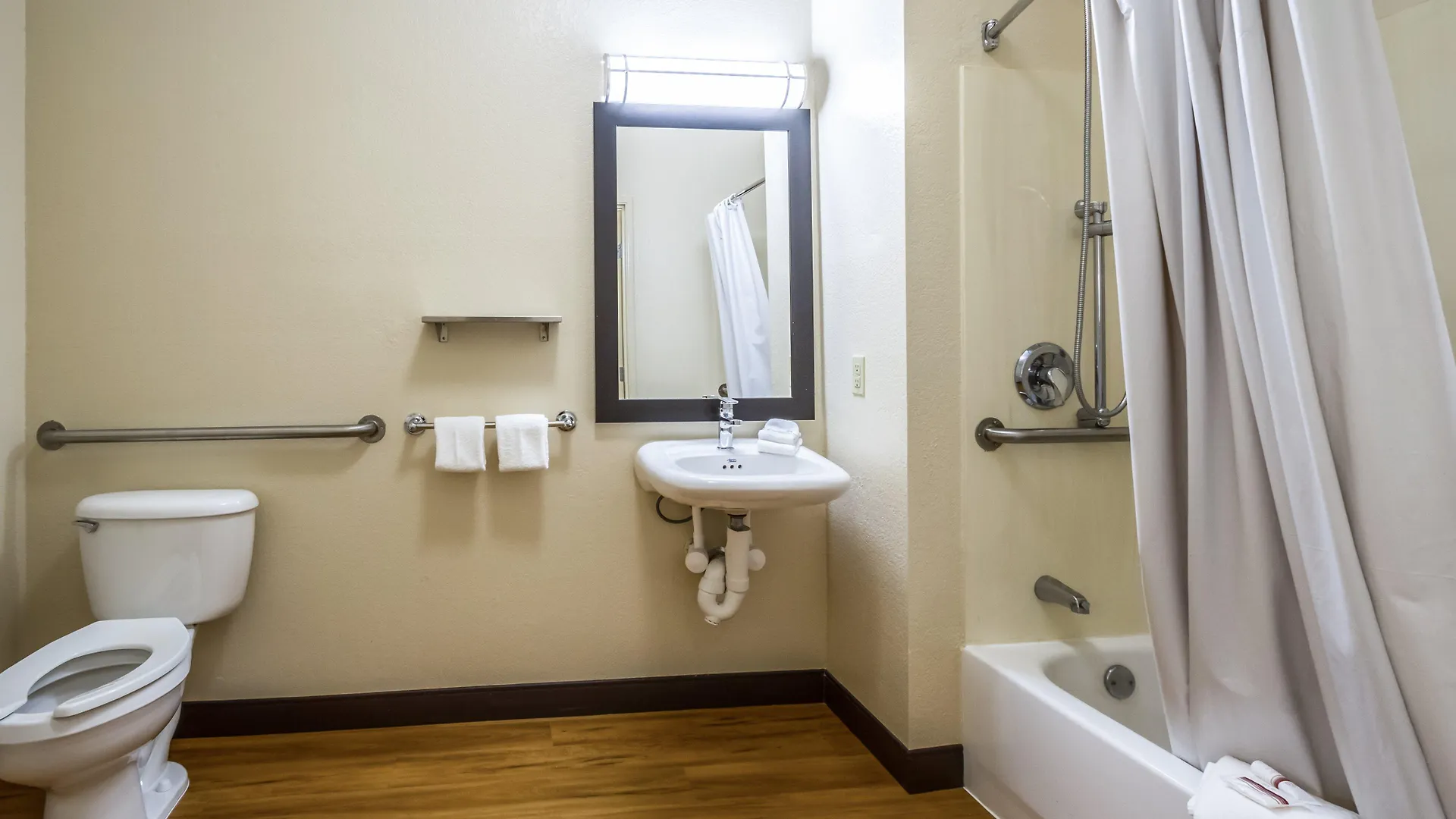 Red Roof Inn Plus+ Tempe - Phoenix Airport Hotel